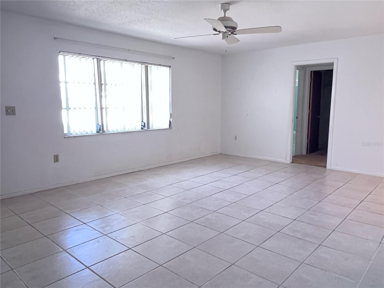 Image 11 of 29 For 407 Bahama Road