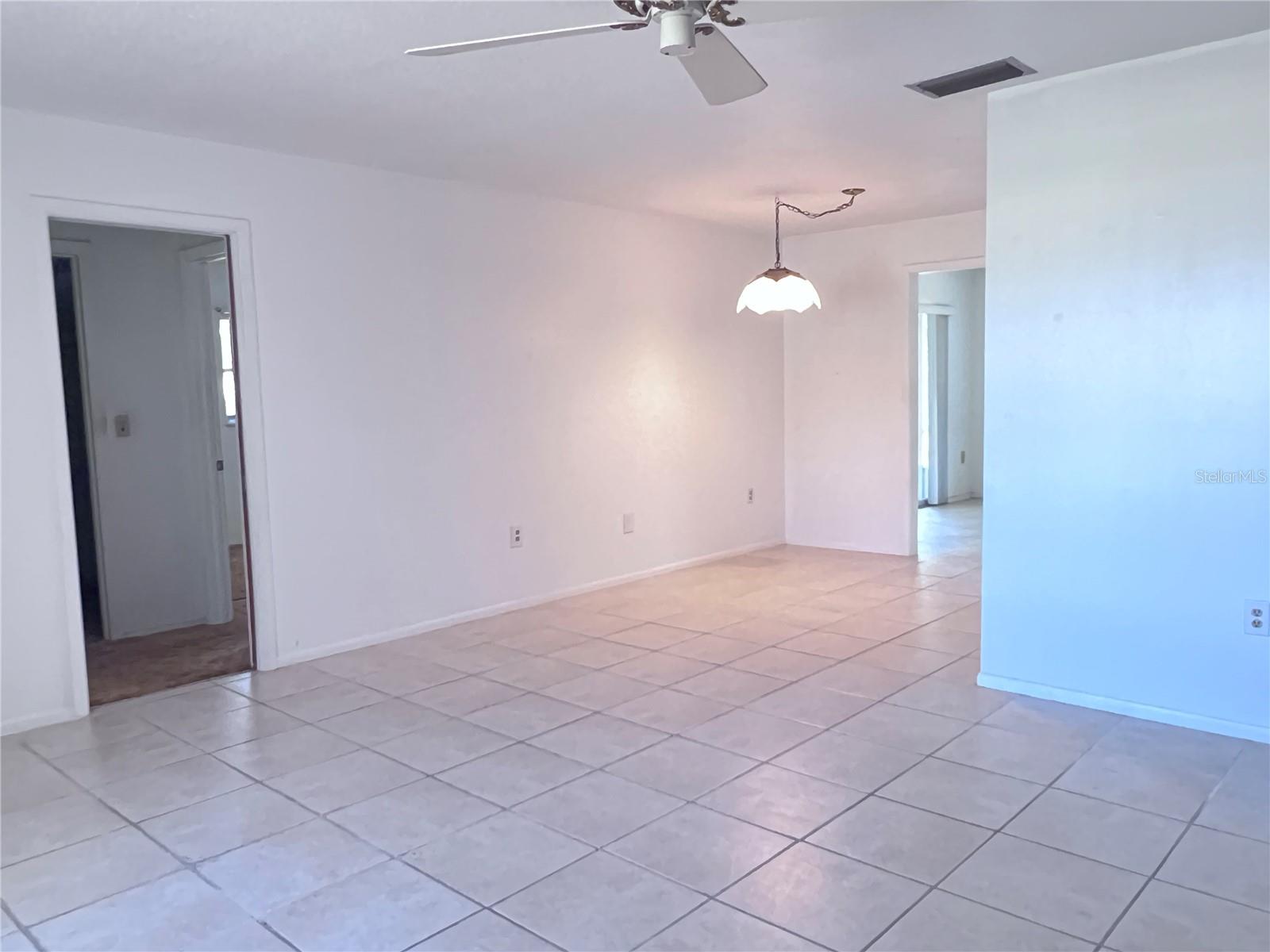 Image 14 of 29 For 407 Bahama Road