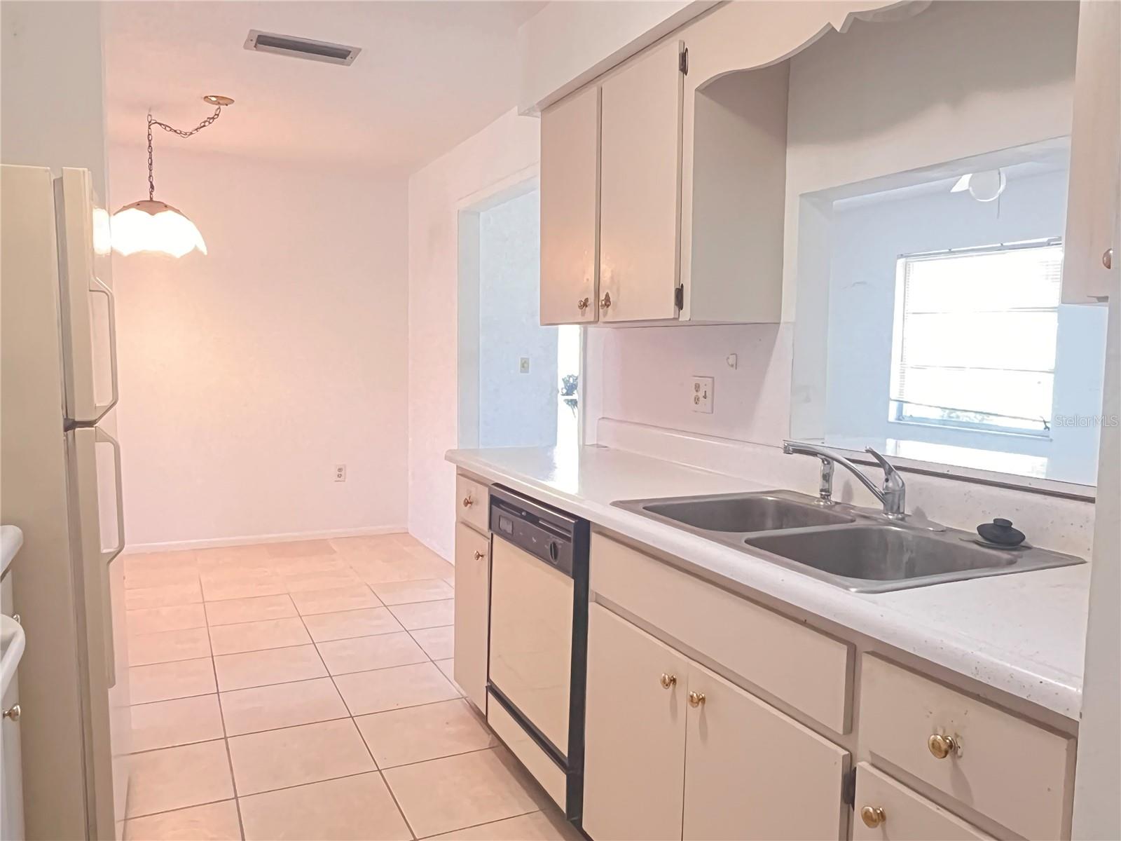 Image 16 of 29 For 407 Bahama Road