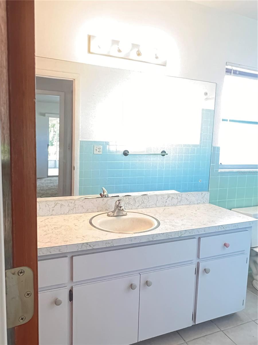Image 21 of 29 For 407 Bahama Road