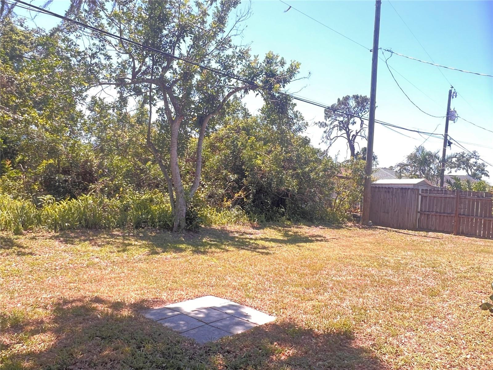 Image 4 of 29 For 407 Bahama Road