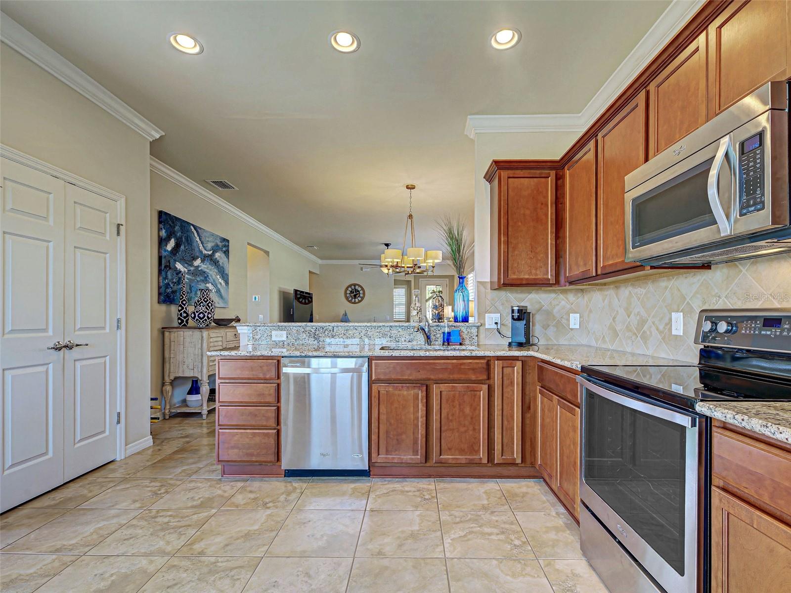 Image 25 of 93 For 19240 Isadora Street
