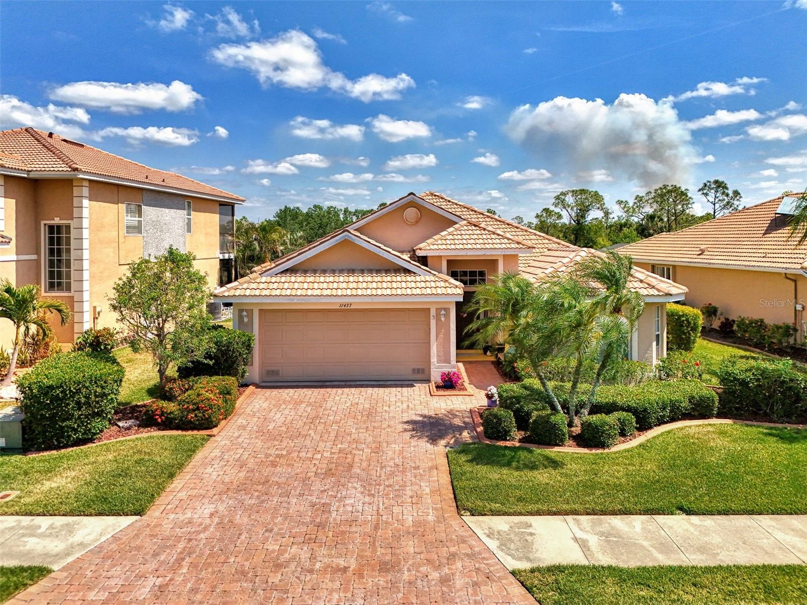 Image 6 of 76 For 11437 Dancing River Drive