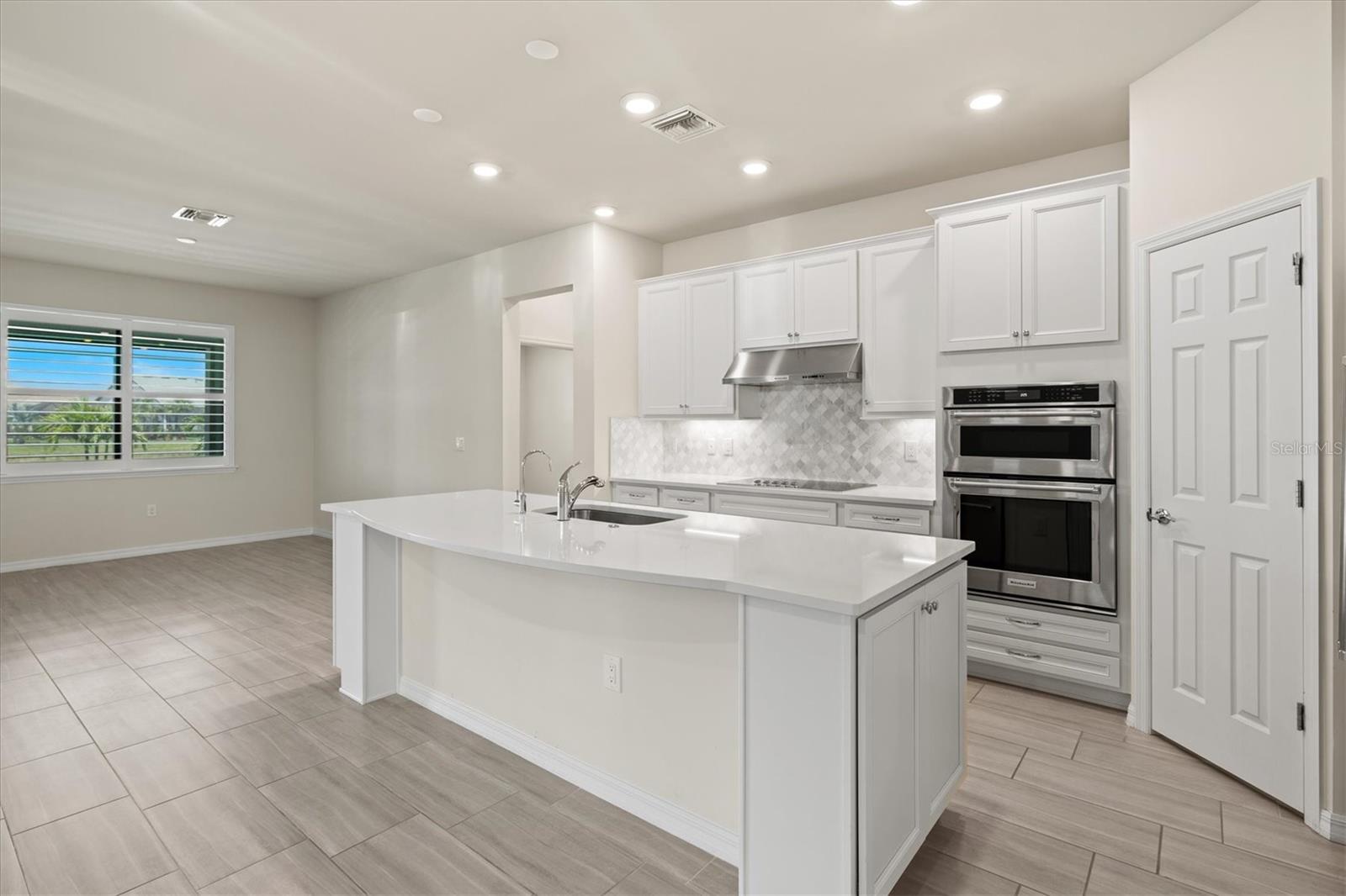Image 15 of 95 For 13202 Borrego Street