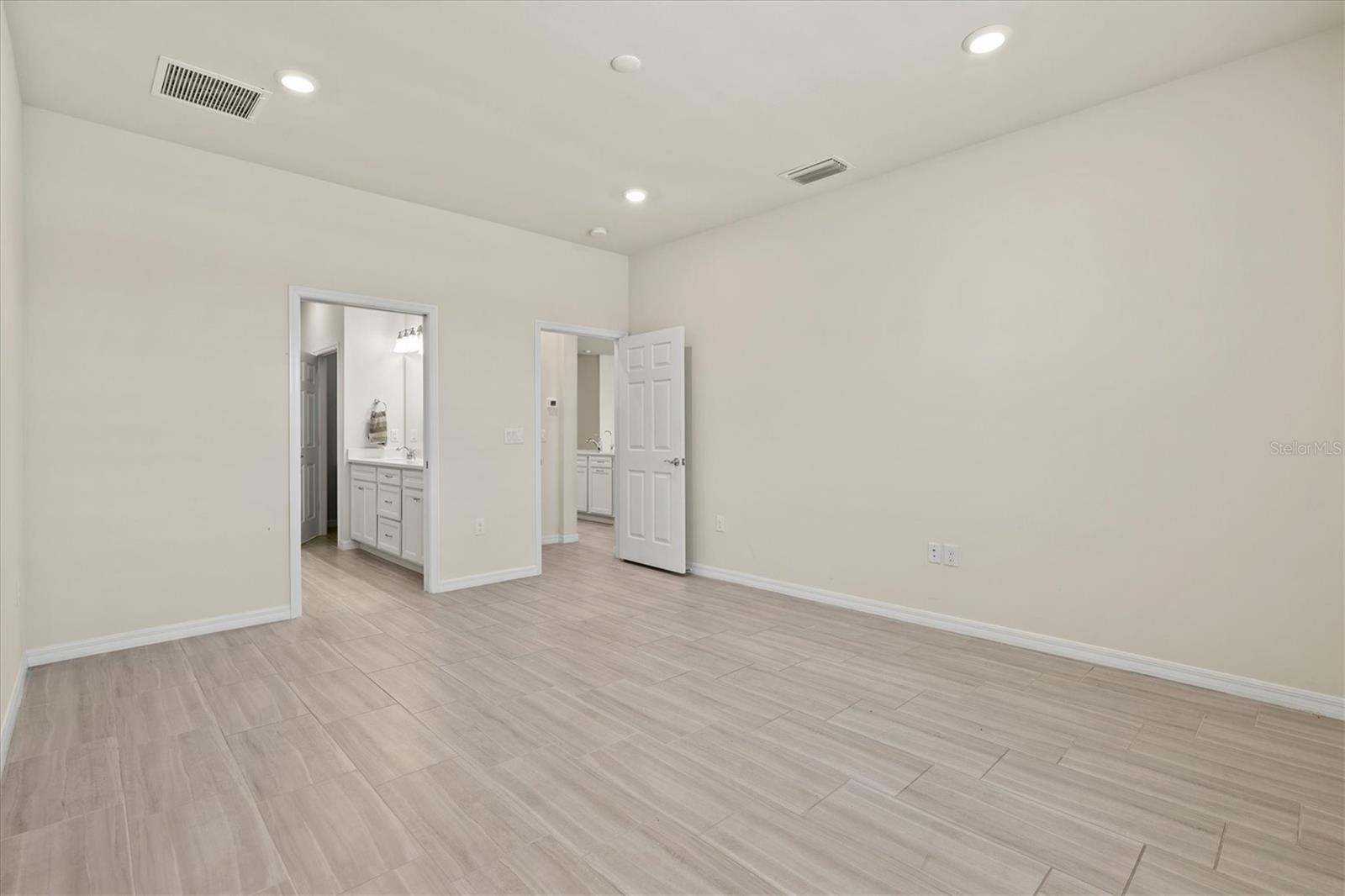 Image 29 of 95 For 13202 Borrego Street