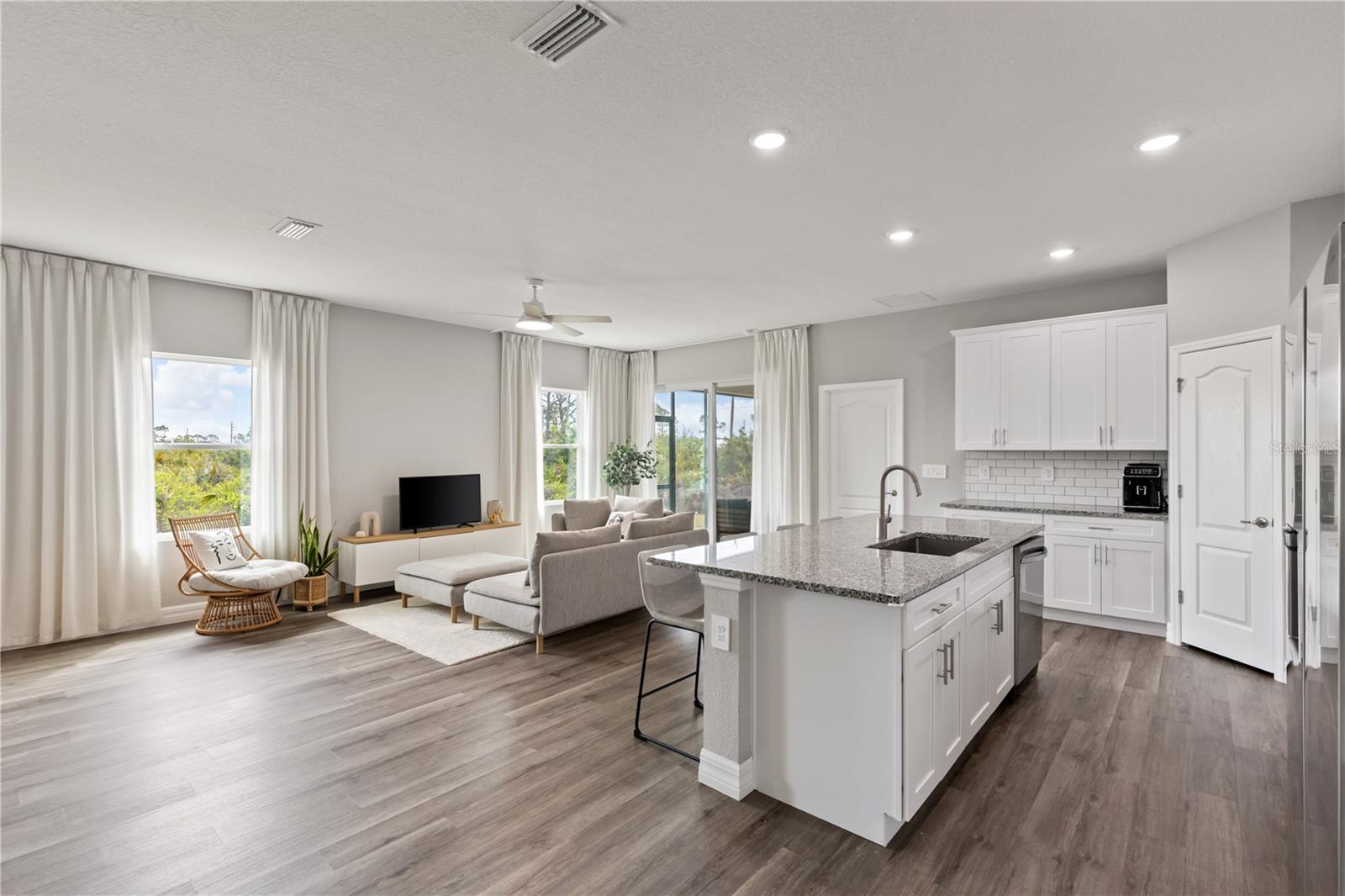 Image 8 of 47 For 12199 Xavier Avenue