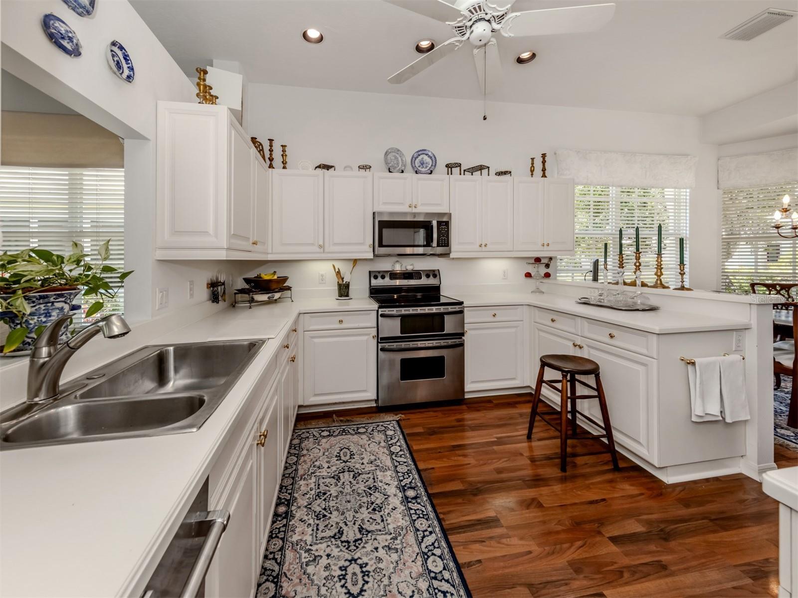 Image 11 of 65 For 553 Fallbrook Drive