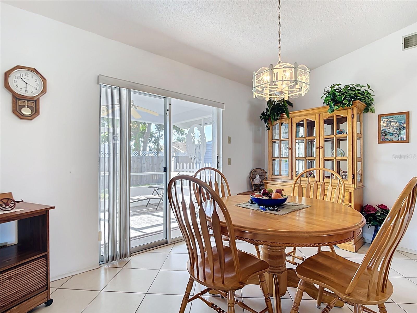Image 11 of 41 For 985 Everest Road