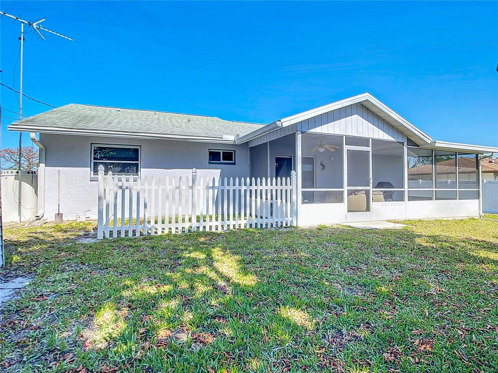 Image 14 of 41 For 985 Everest Road