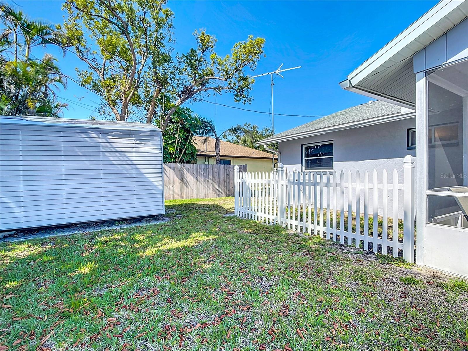 Image 15 of 41 For 985 Everest Road