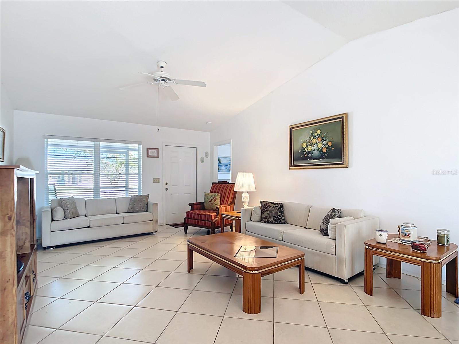 Image 2 of 41 For 985 Everest Road