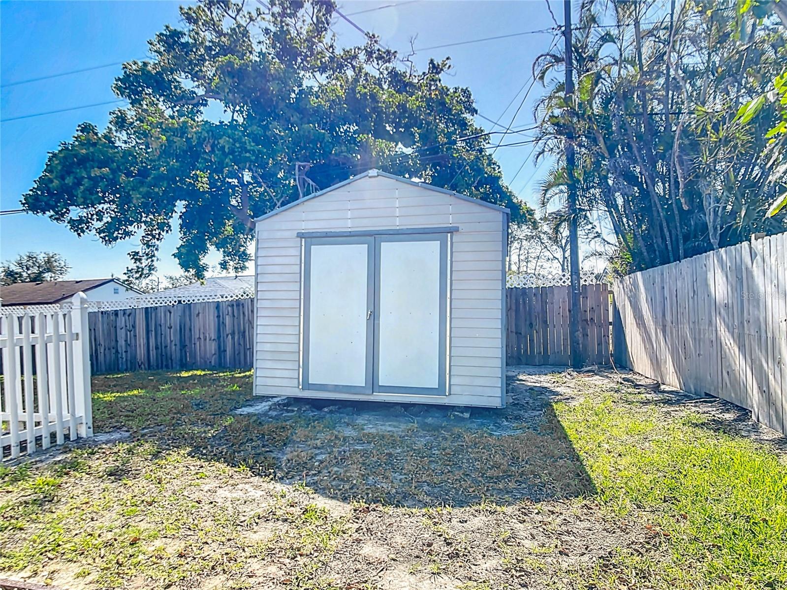 Image 31 of 41 For 985 Everest Road