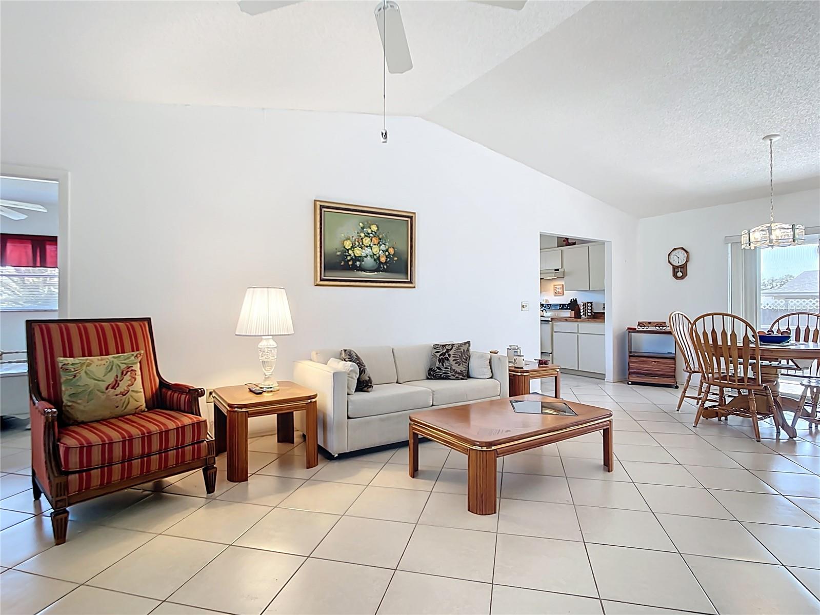 Image 4 of 41 For 985 Everest Road