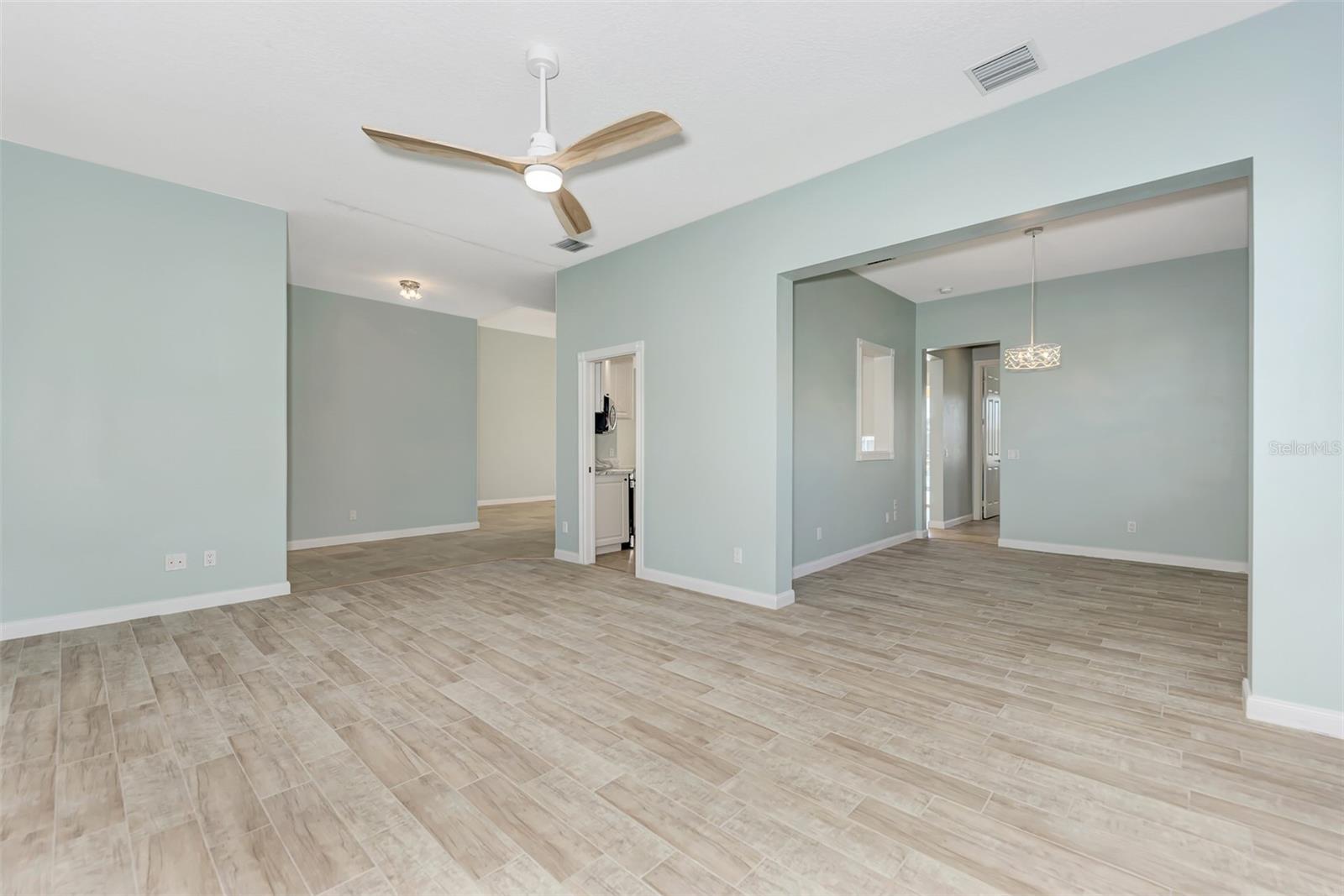 Image 16 of 72 For 13465 Bastiano Street
