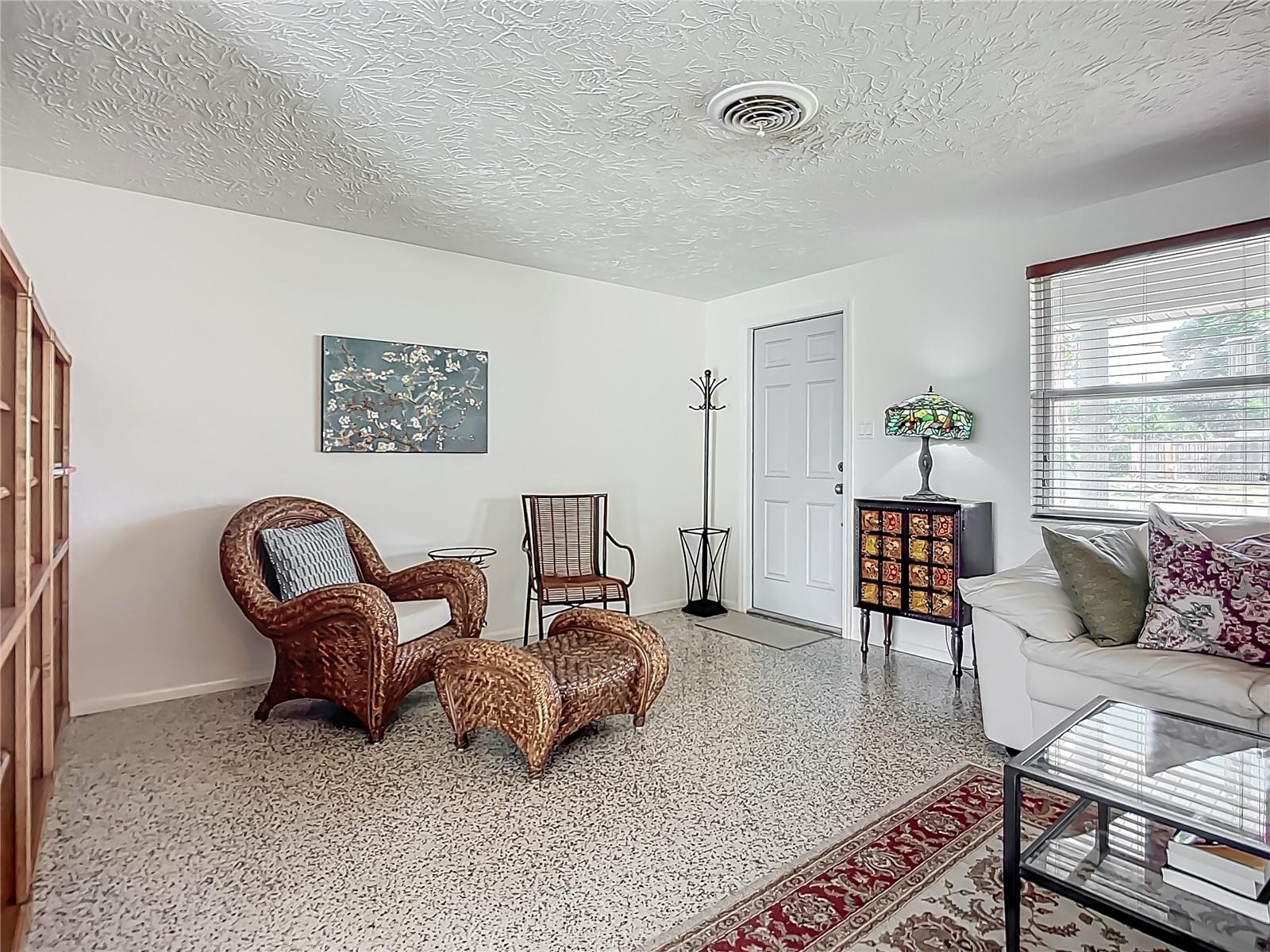 Image 9 of 47 For 2108 Lee Lane