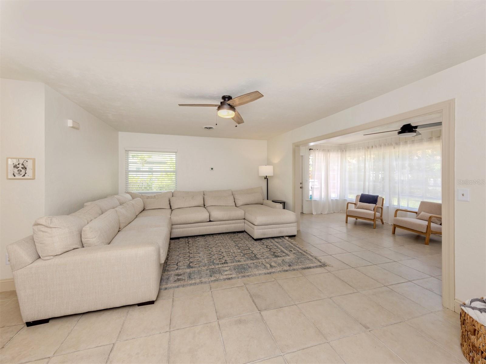 Image 11 of 50 For 929 Cypress Avenue