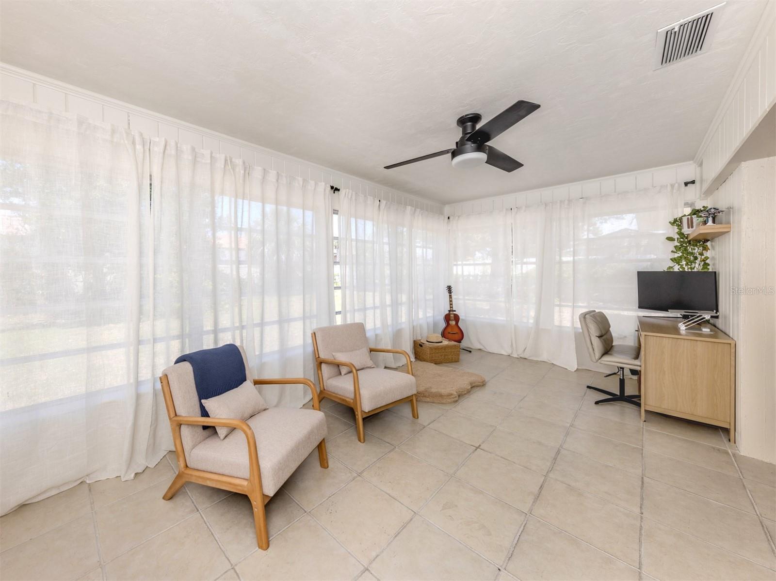 Image 12 of 50 For 929 Cypress Avenue