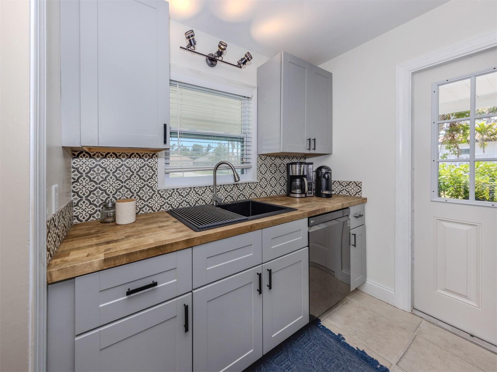Image 16 of 50 For 929 Cypress Avenue
