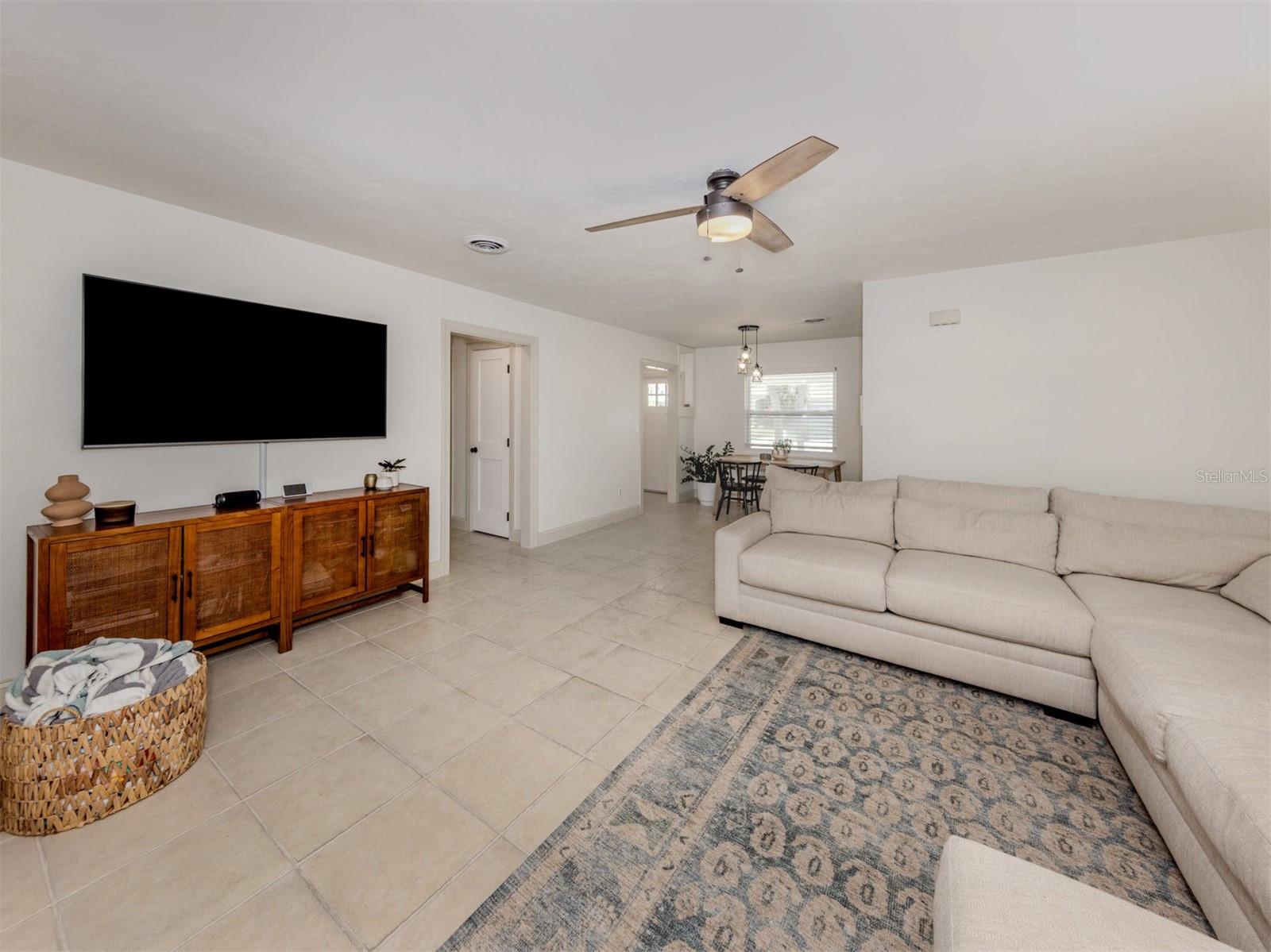 Image 19 of 50 For 929 Cypress Avenue
