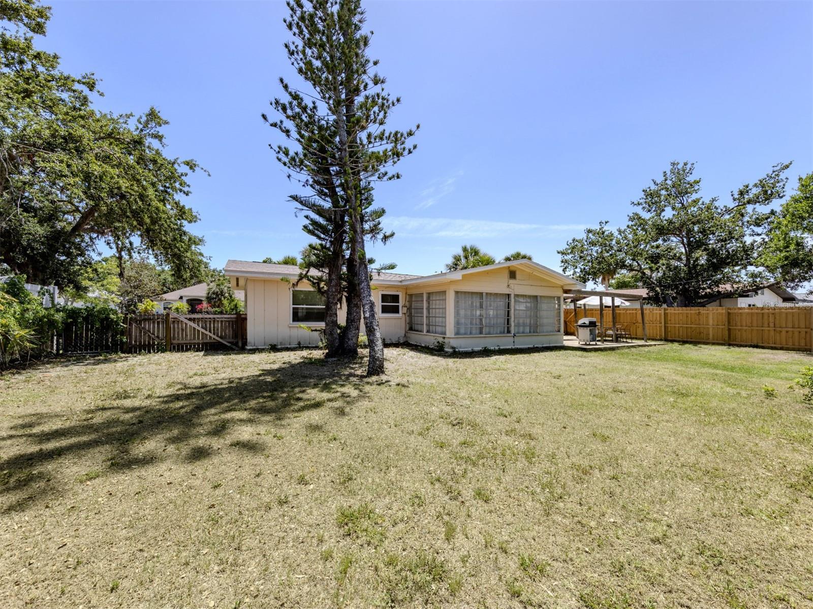 Image 27 of 50 For 929 Cypress Avenue