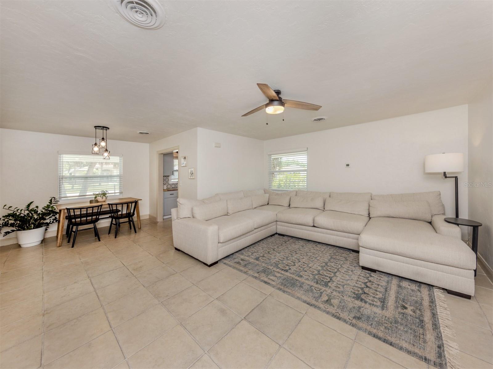 Image 4 of 50 For 929 Cypress Avenue