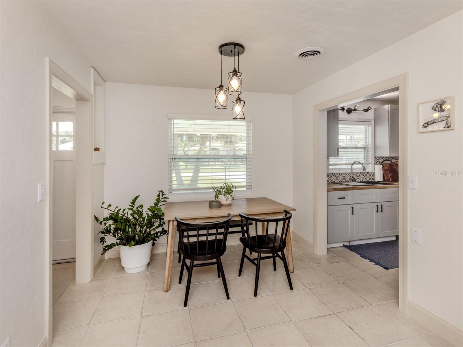 Image 5 of 50 For 929 Cypress Avenue