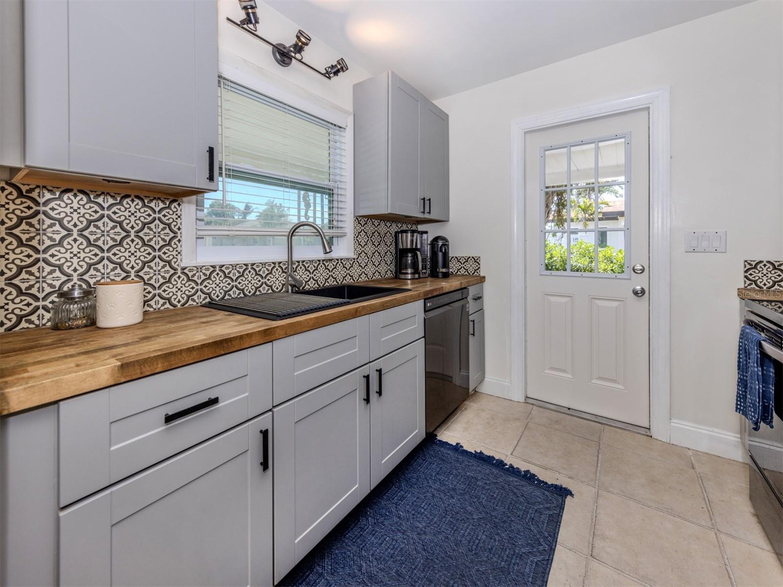 Image 6 of 50 For 929 Cypress Avenue