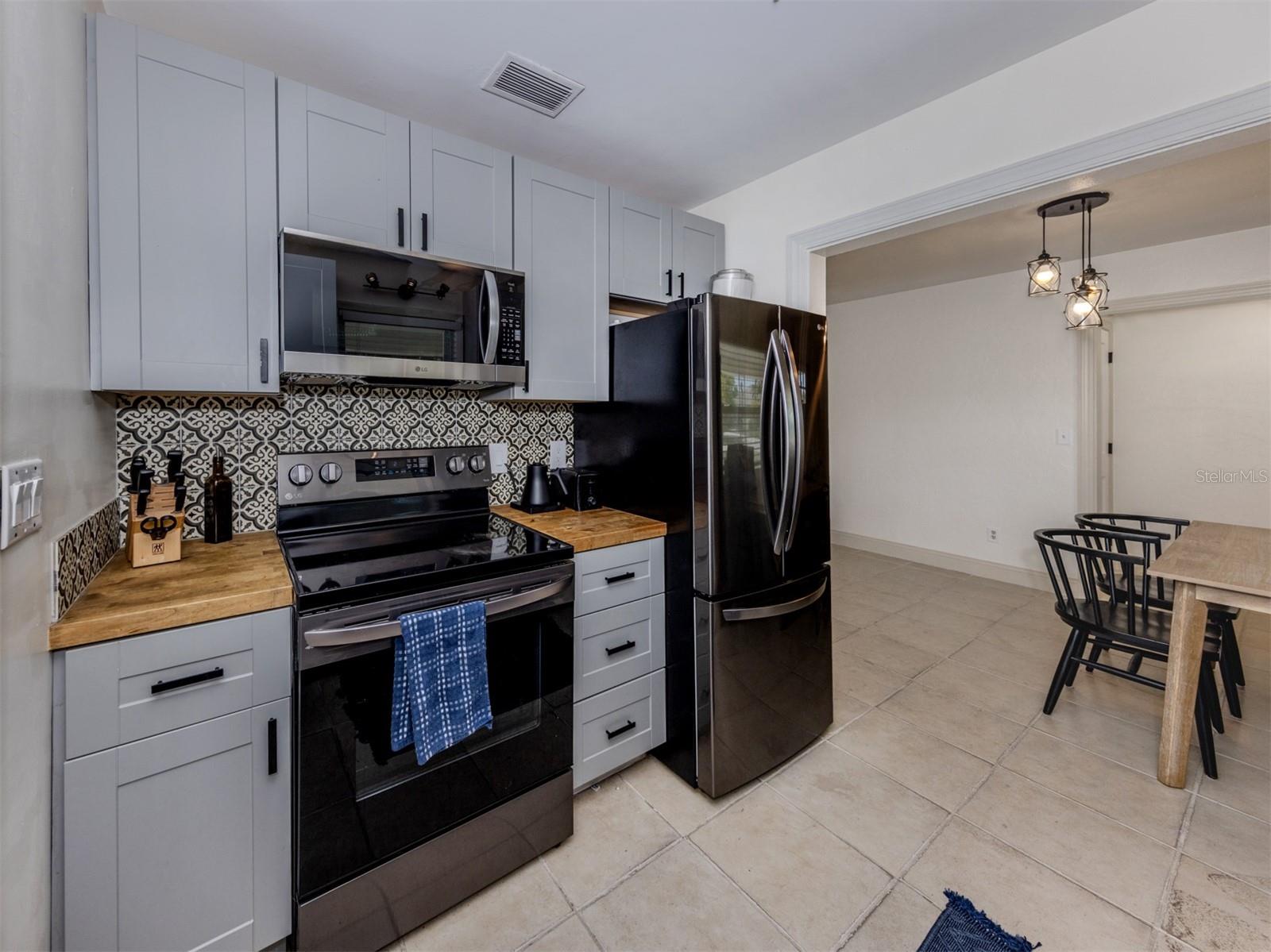 Image 7 of 50 For 929 Cypress Avenue