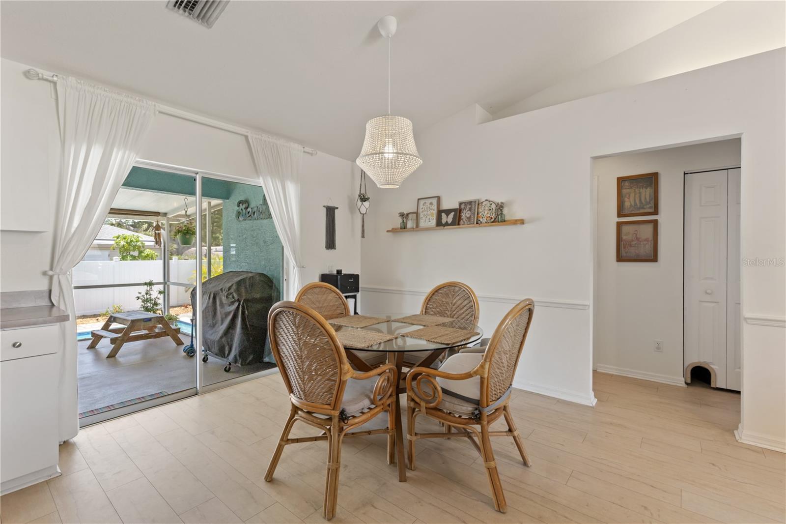 Image 9 of 49 For 5264 Albion Road