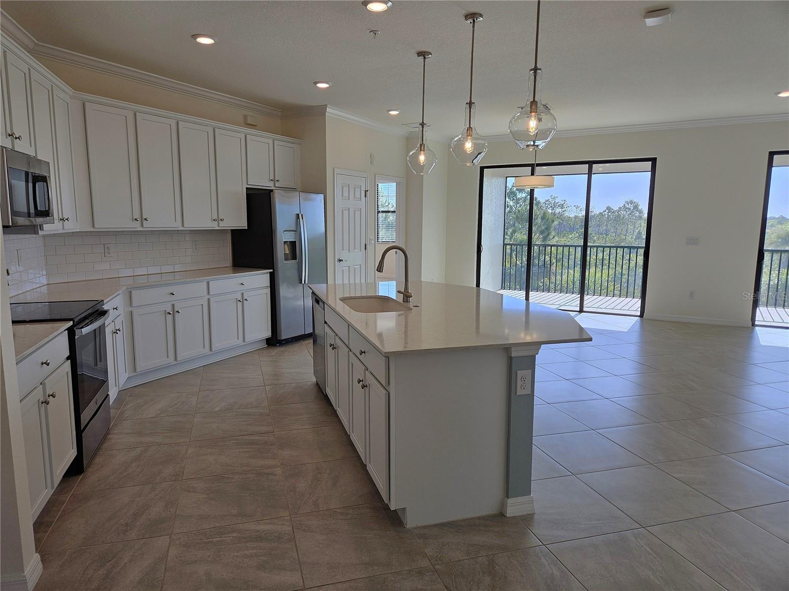Image 5 of 38 For 10039 Crooked Creek Drive 203