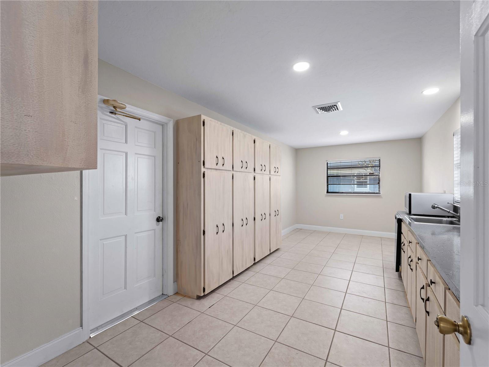 Image 12 of 72 For 318 Oakwood Circle