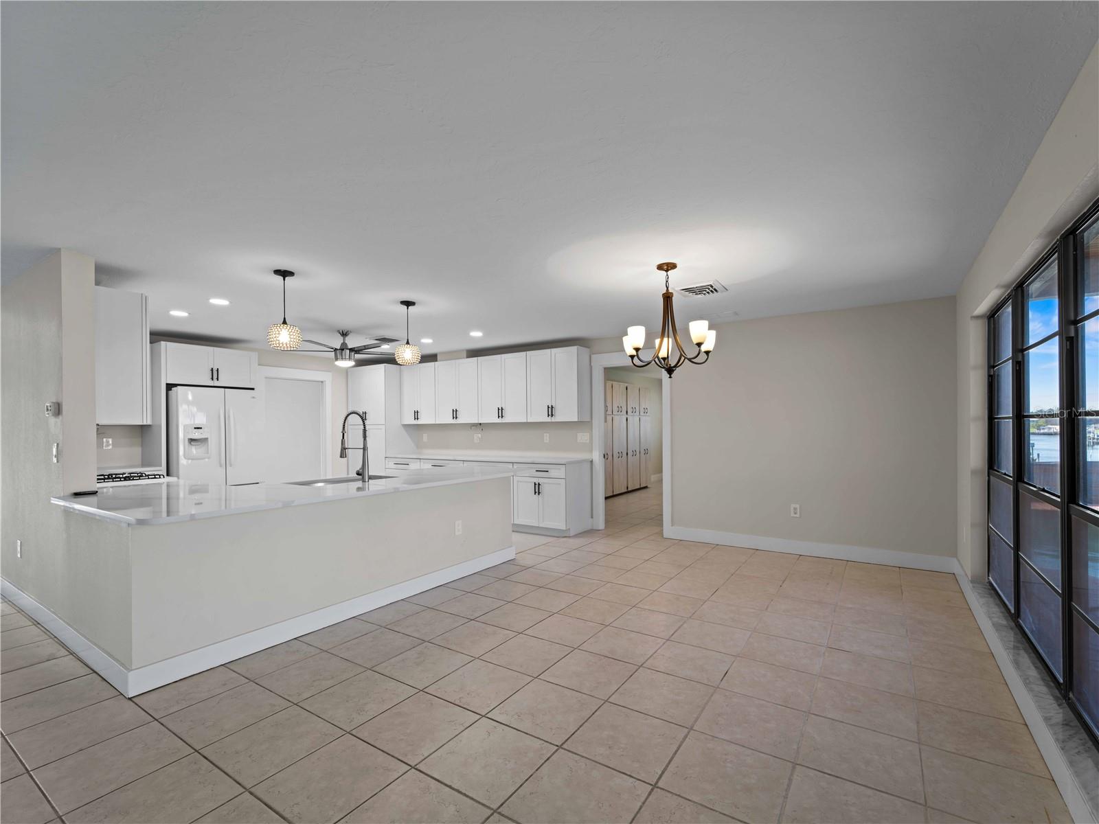 Image 14 of 72 For 318 Oakwood Circle