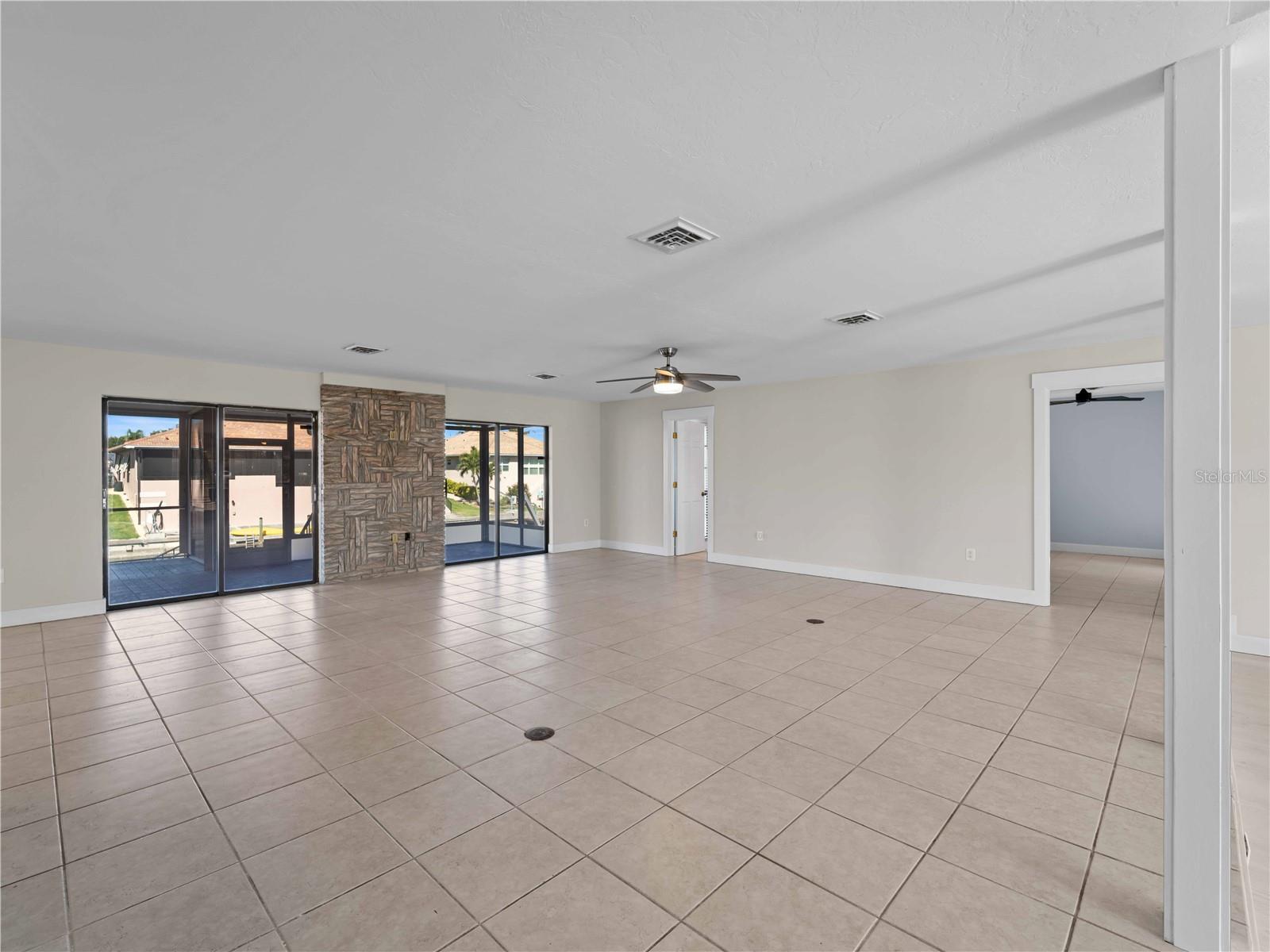 Image 16 of 72 For 318 Oakwood Circle