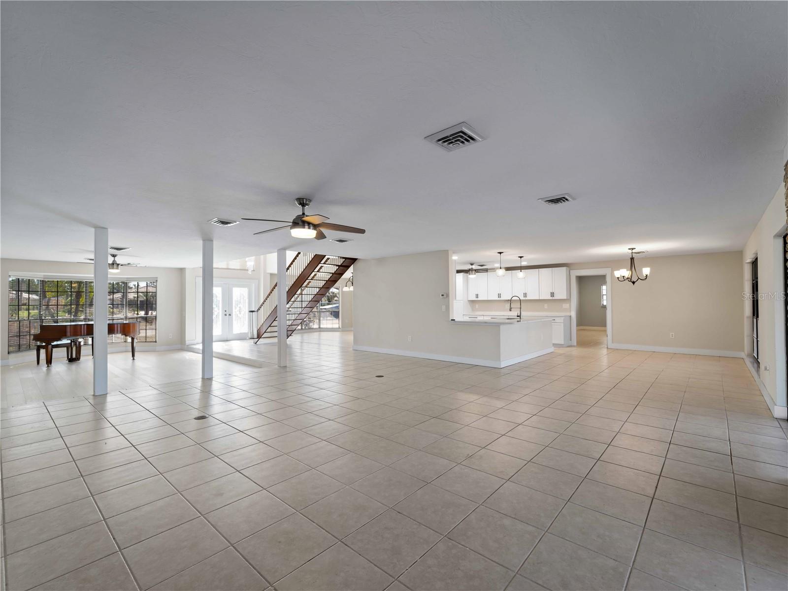 Image 17 of 72 For 318 Oakwood Circle