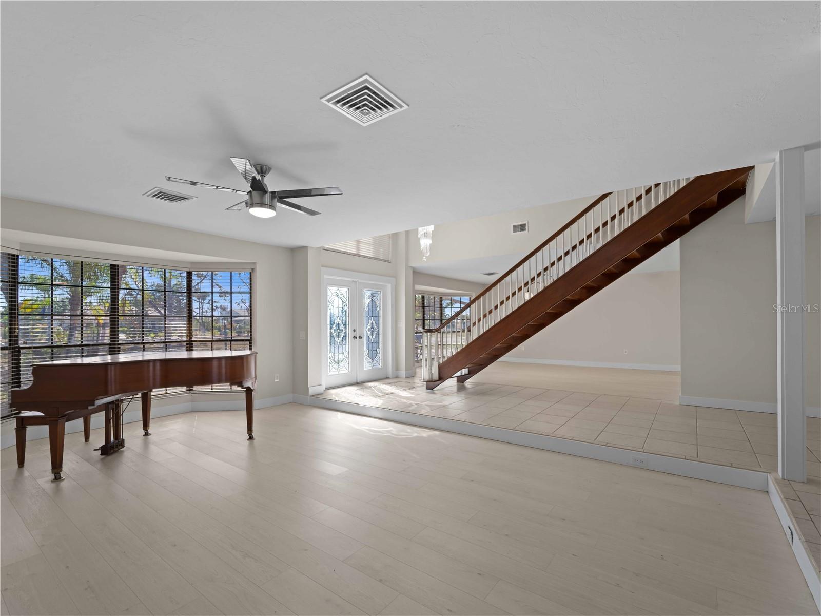 Image 18 of 72 For 318 Oakwood Circle