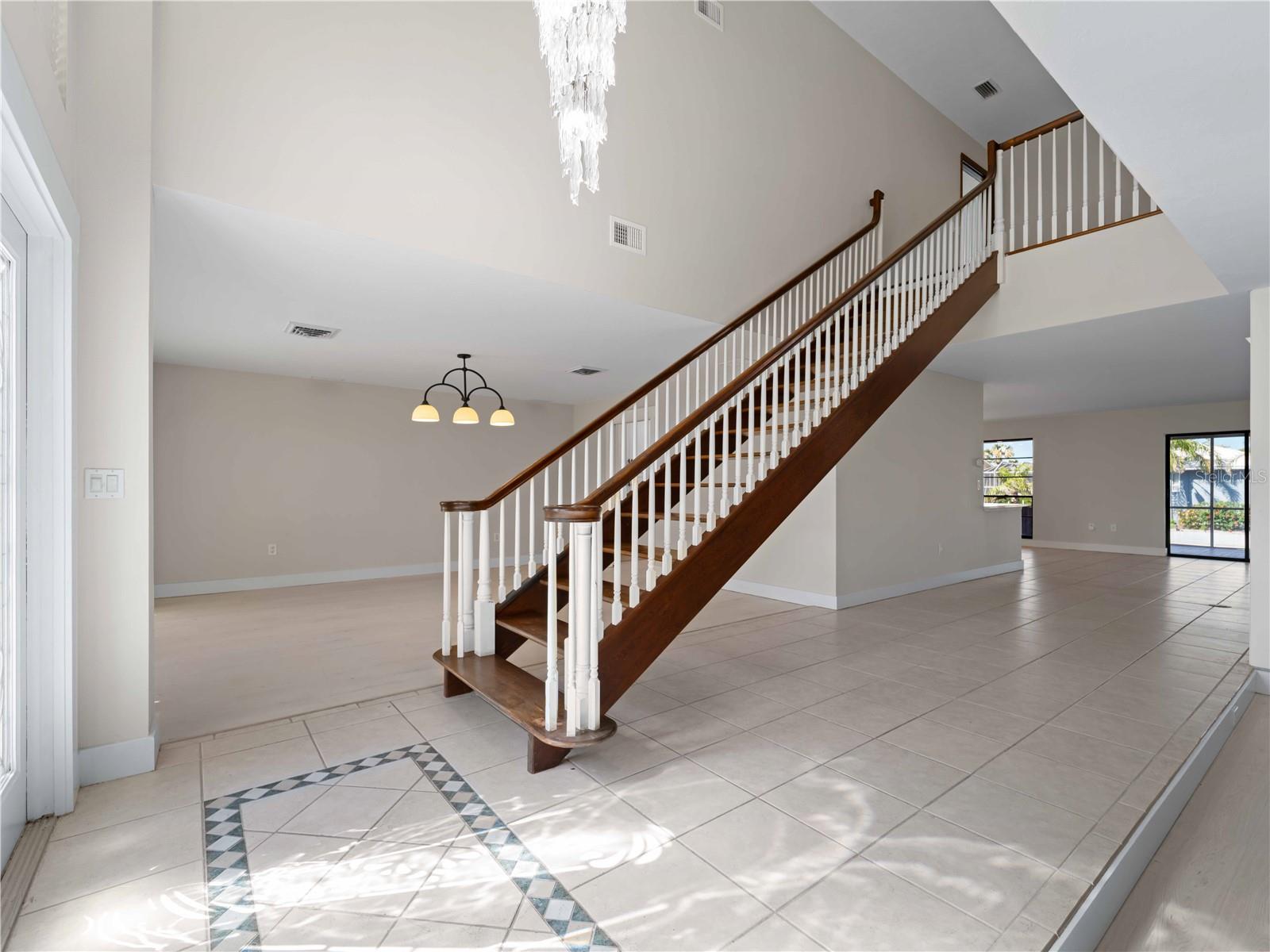 Image 20 of 72 For 318 Oakwood Circle