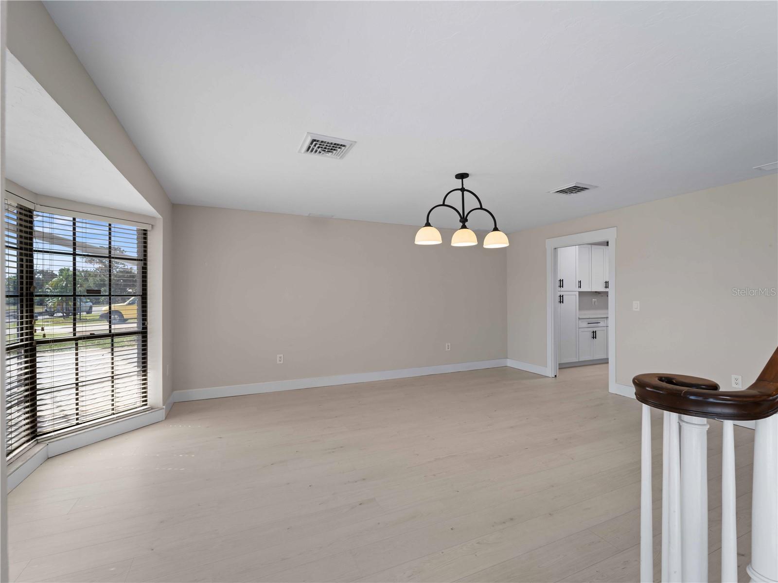 Image 21 of 72 For 318 Oakwood Circle