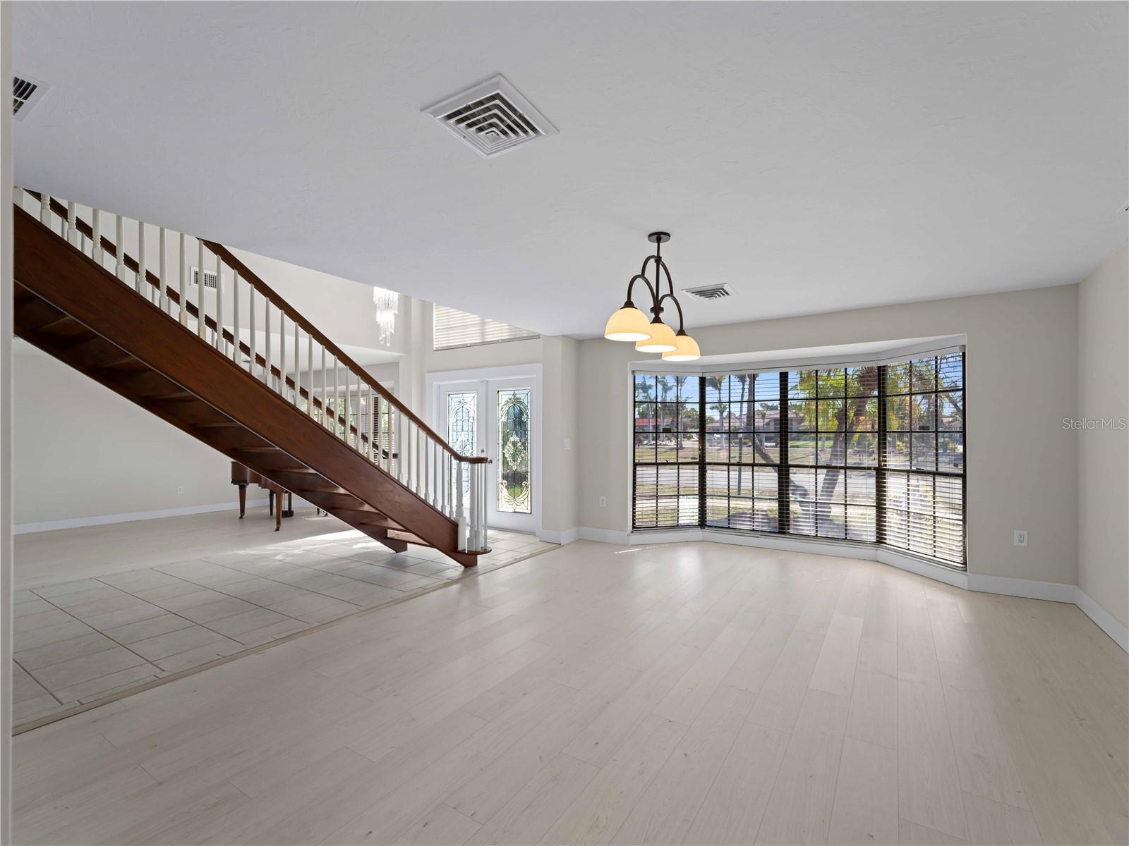 Image 23 of 72 For 318 Oakwood Circle