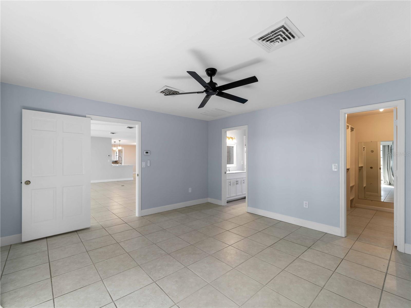 Image 25 of 72 For 318 Oakwood Circle