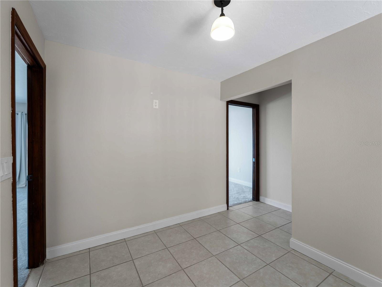 Image 30 of 72 For 318 Oakwood Circle