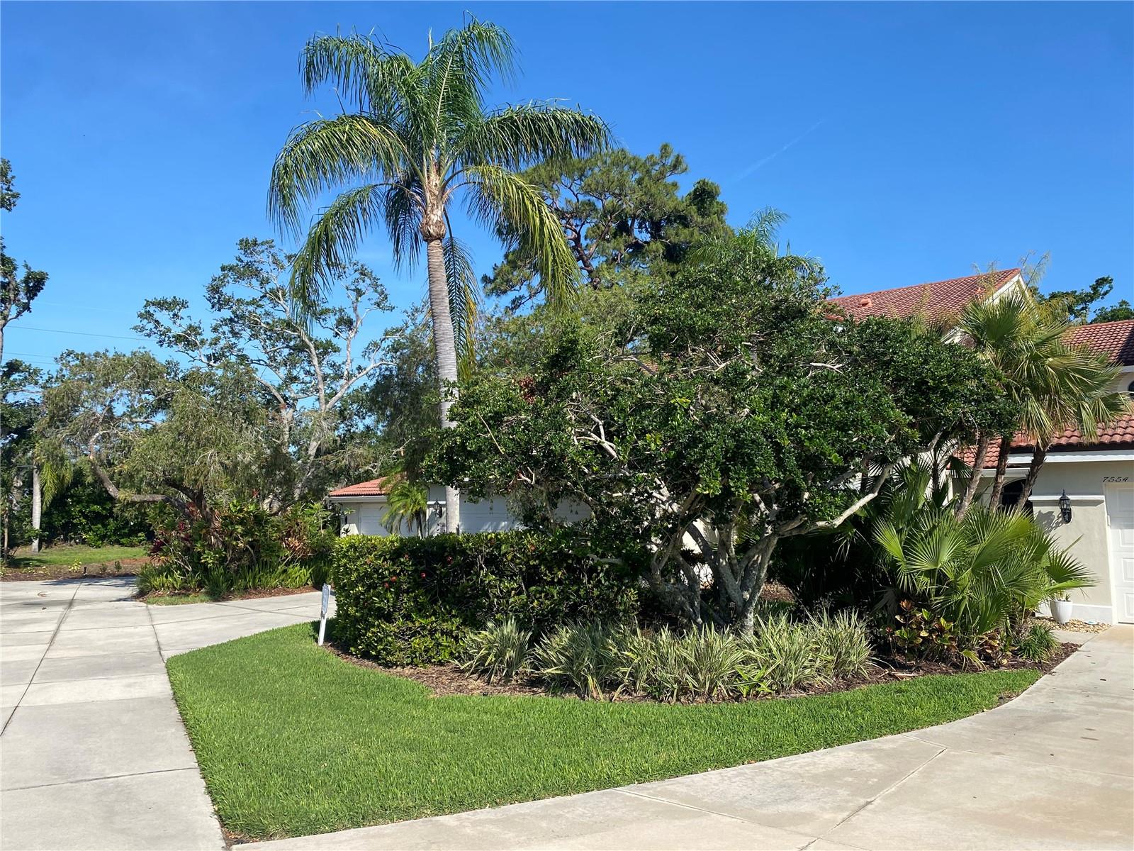 Image 21 of 29 For 7560 Fairway Woods Drive 305
