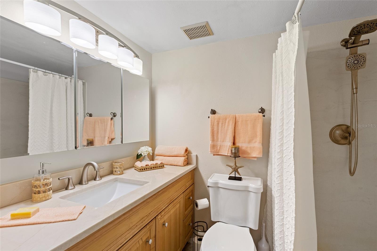 Image 20 of 66 For 1025 Capri Isles Boulevard 18