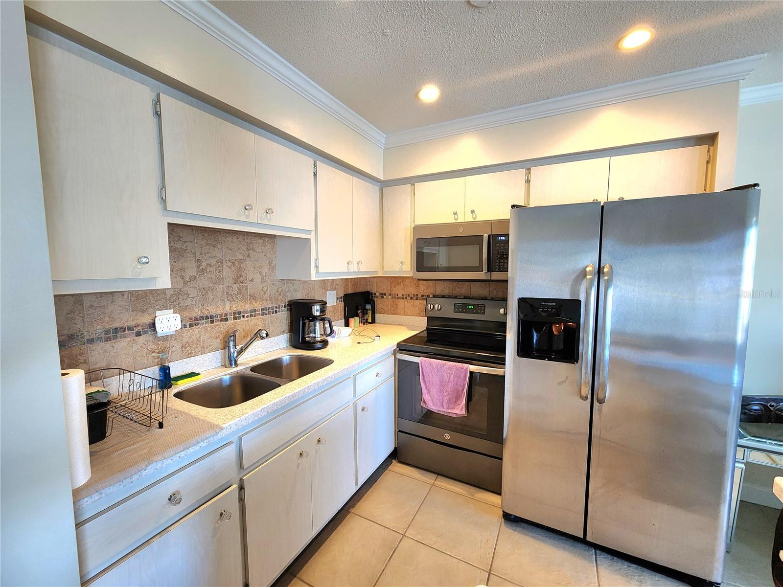 Image 4 of 24 For 525 Manatee Court 13
