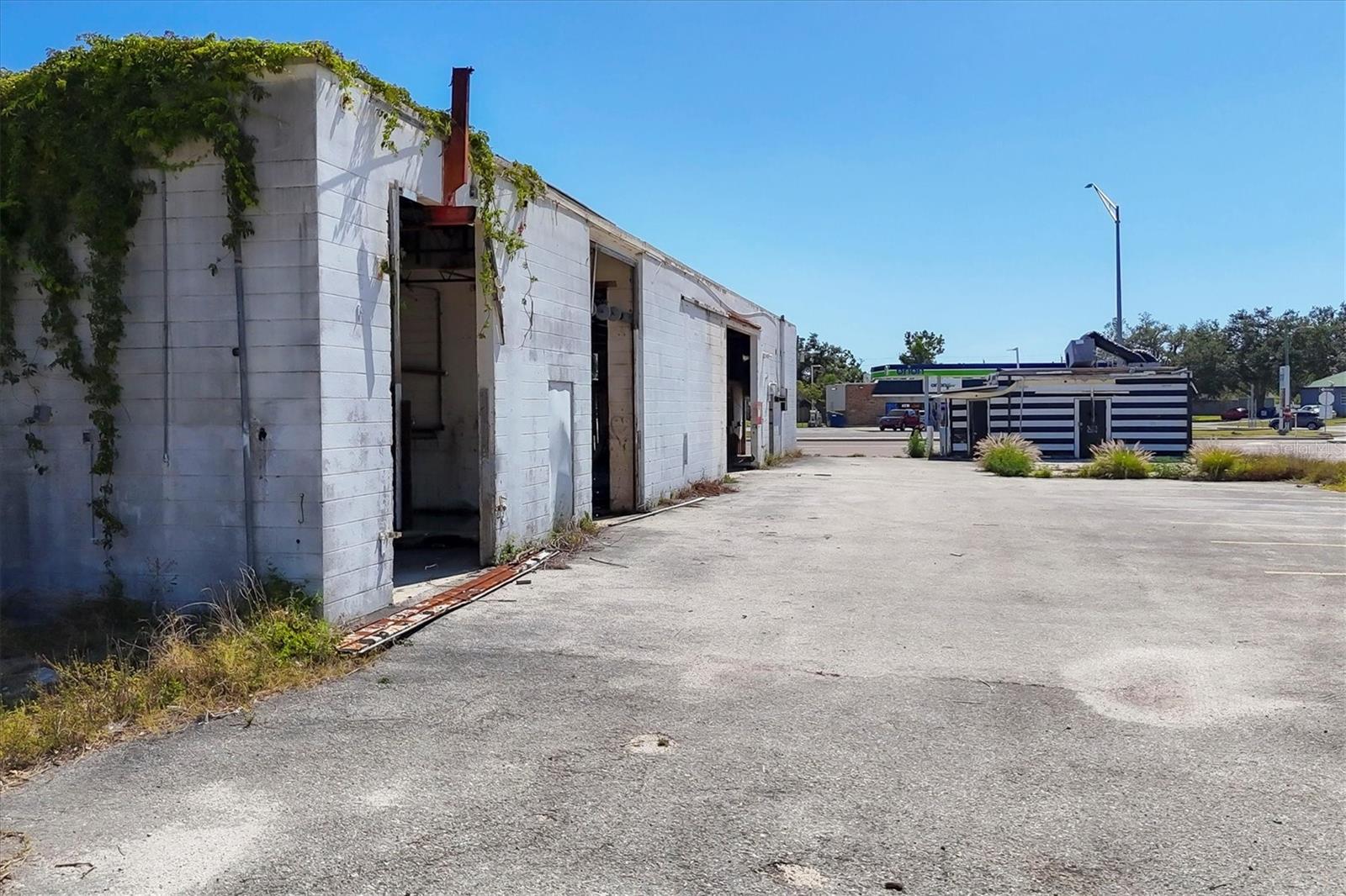 Image 18 of 45 For 2225 Tamiami Tr S