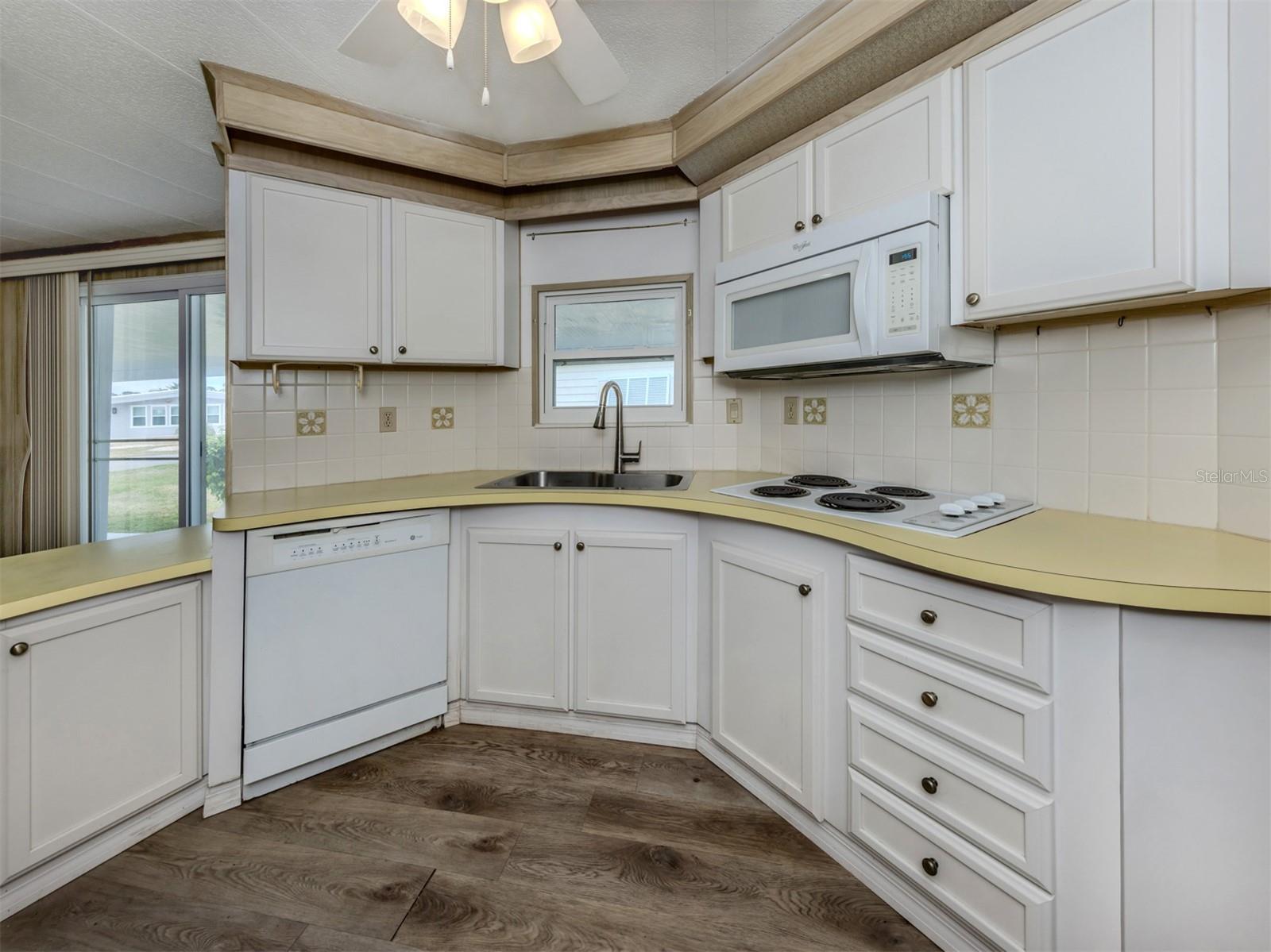 Image 17 of 59 For 798 Fairmount Drive