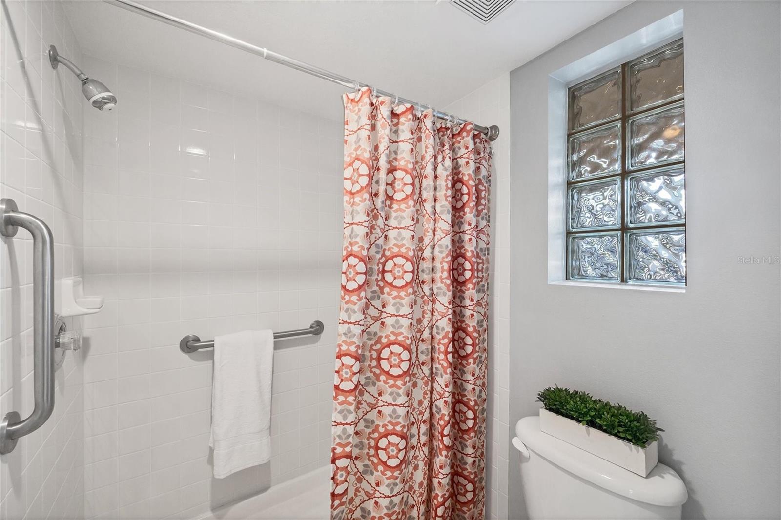 Image 23 of 45 For 819 Montrose Drive 102