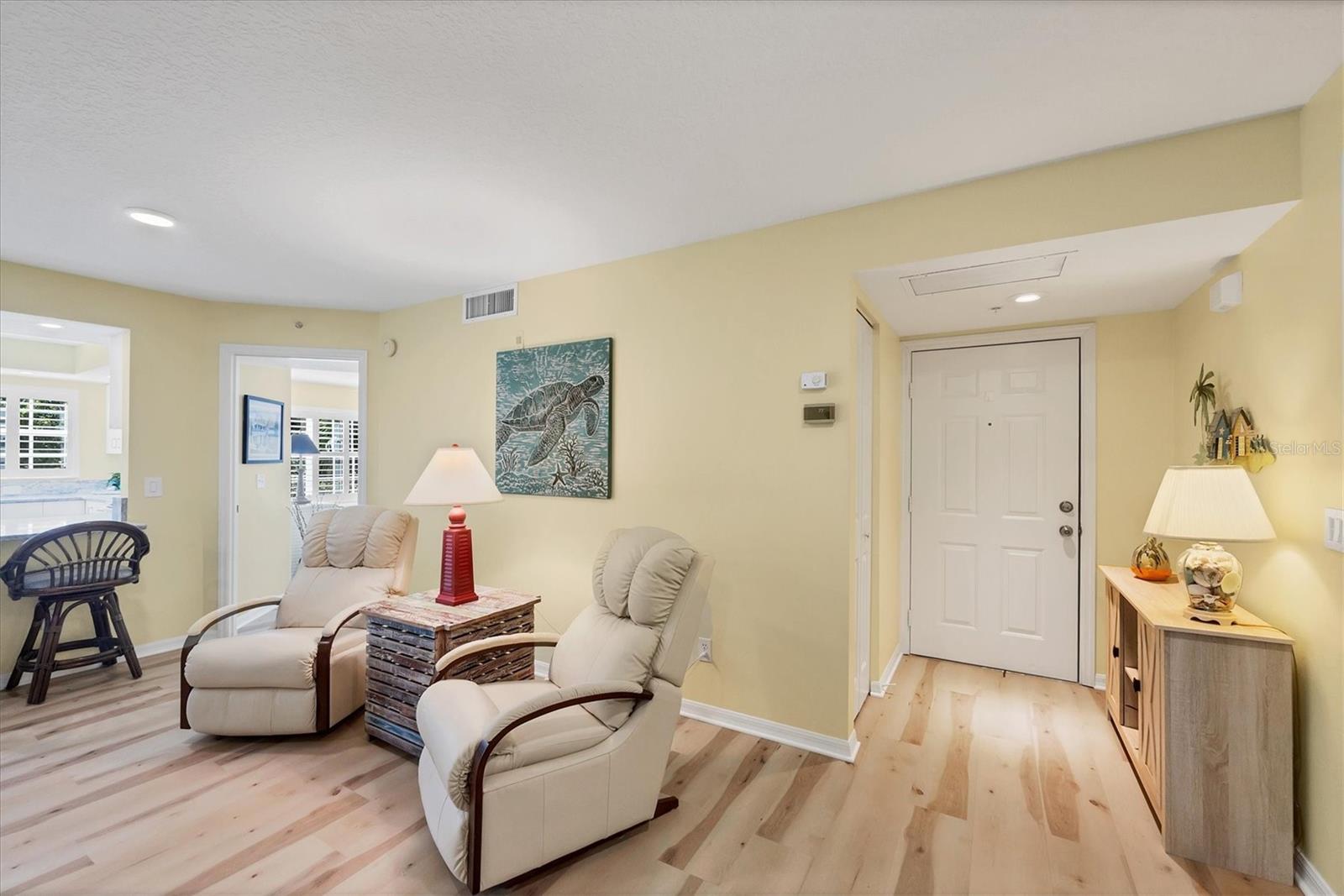 Image 6 of 45 For 819 Montrose Drive 102