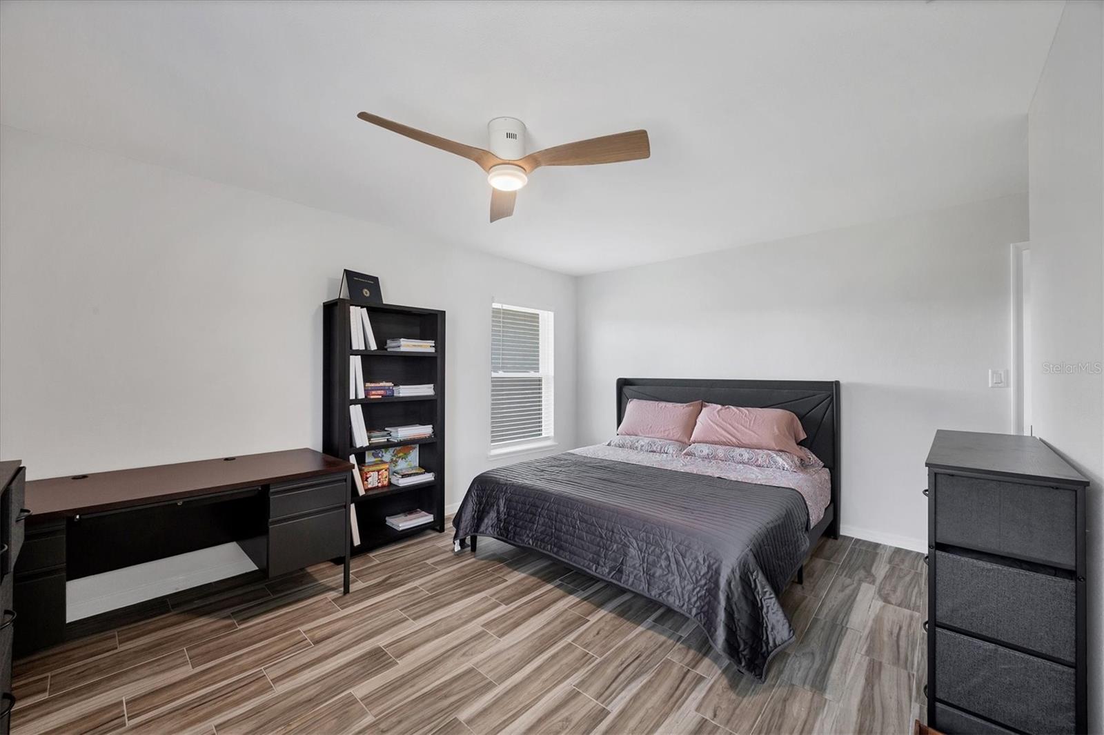Image 7 of 26 For 13579 Romford Avenue