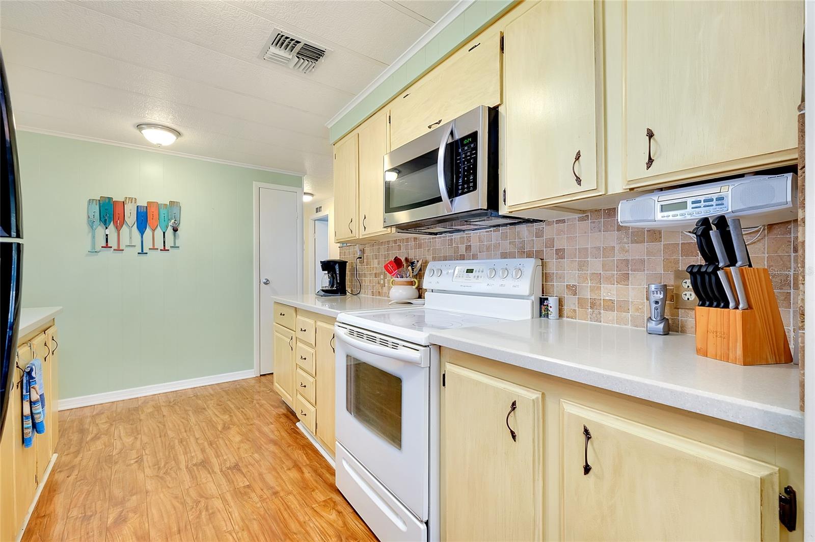 Image 10 of 37 For 881 Grado Drive