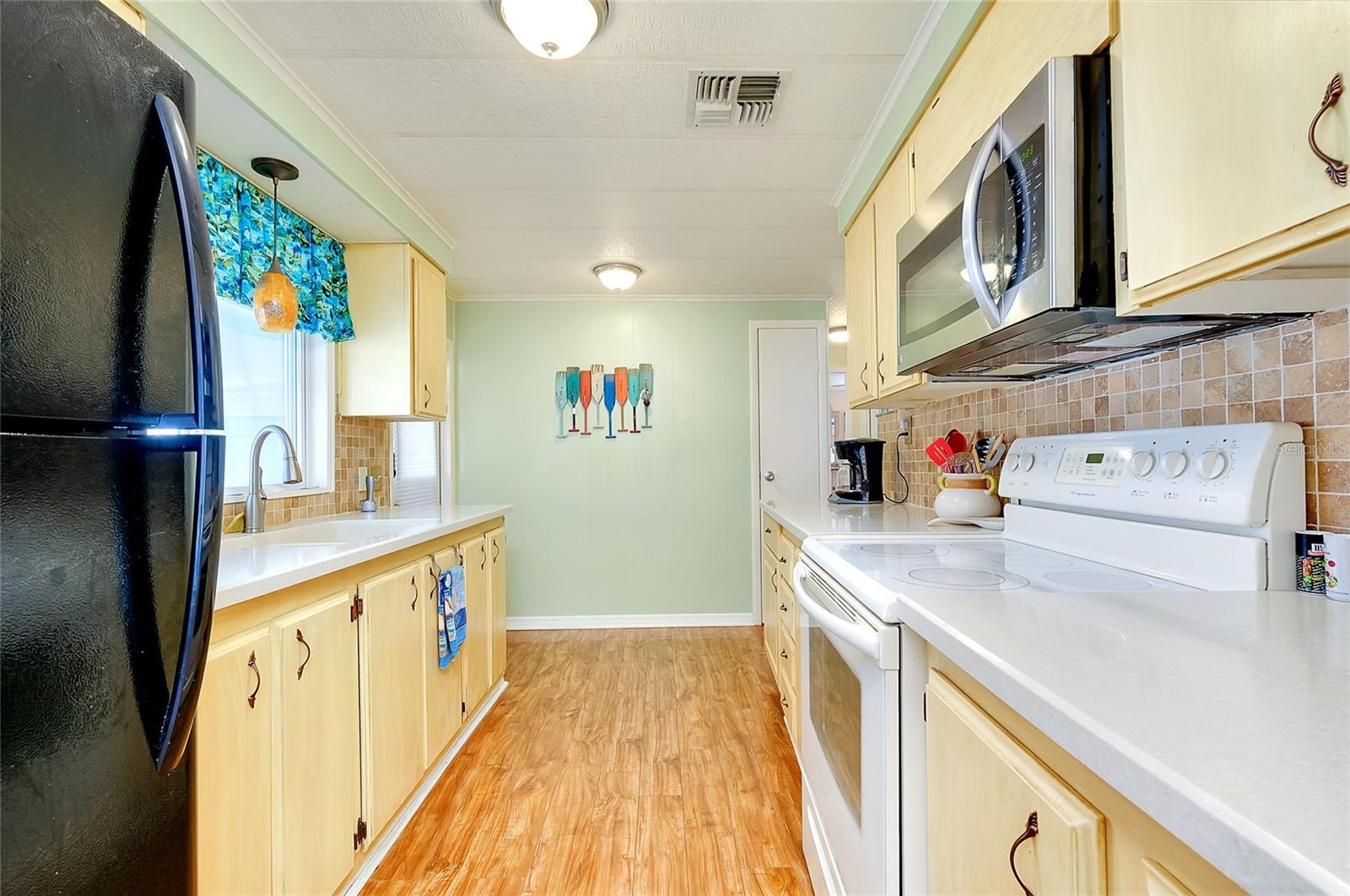 Image 11 of 37 For 881 Grado Drive